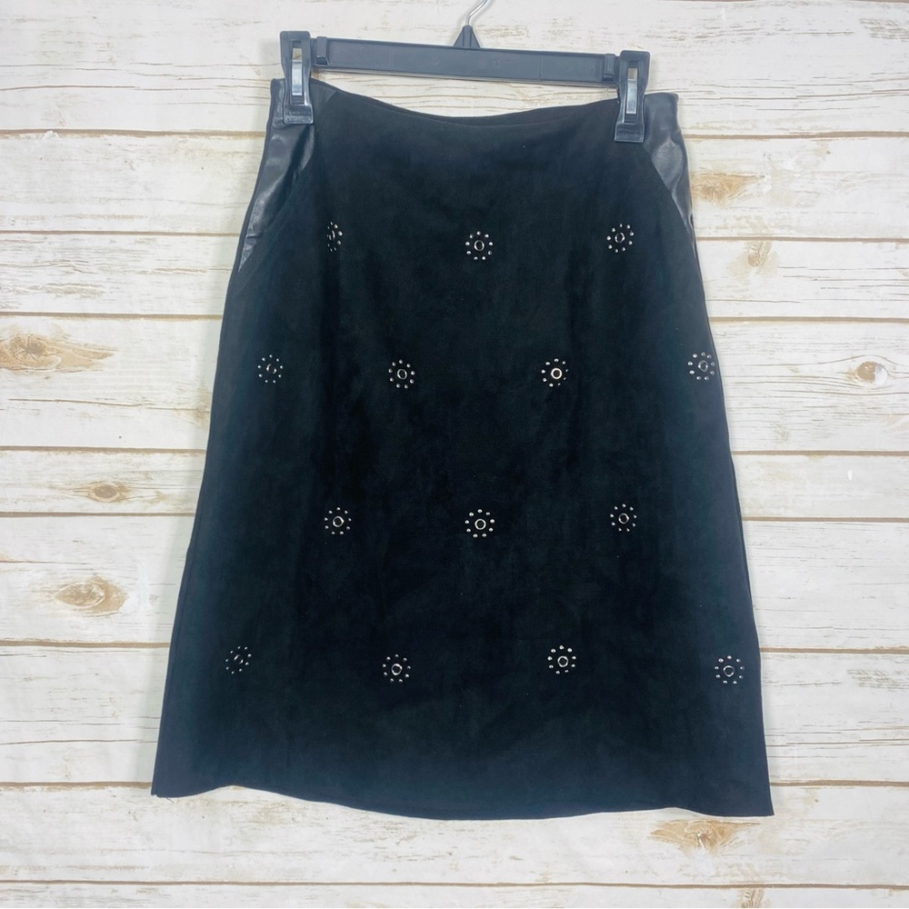 Essentials Women's Black Mini Casual Skirt SIZE SM‎